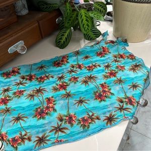 Y2K VTG blue Hawaiian Floral Mesh Swim Cover Up
Good condition 
Fits a S-L